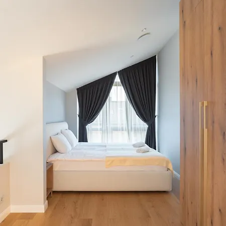 Modern 80m2 I Balcony I Parking I Cohost