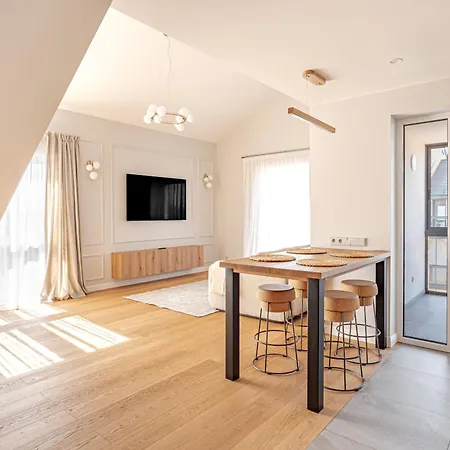 Modern 80m2 I Balcony I Parking I Cohost Klaipėda