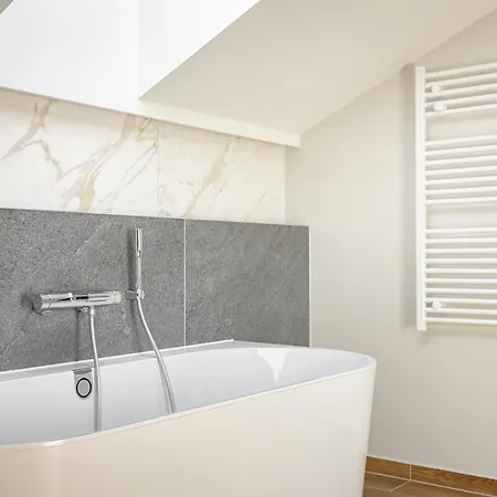 Modern 80kvm I Balcony I Parking I Cohost