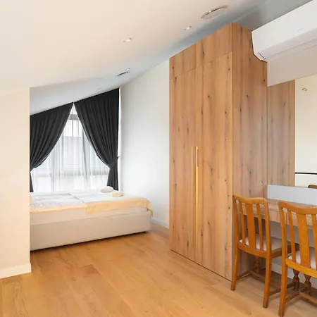 Modern 80m2 I Balcony I Parking I Cohost Apartman Klaipėda