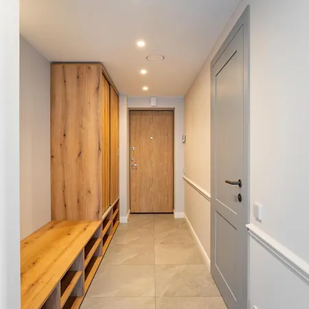 Modern 80m2 I Balcony I Parking I Cohost Apartman *