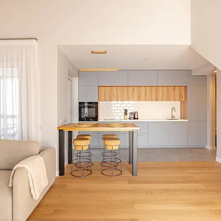 Apartman Modern 80m2 I Balcony I Parking I Cohost *