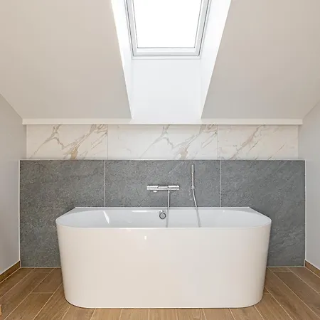 Modern 80m2 I Balcony I Parking I Cohost Apartman *