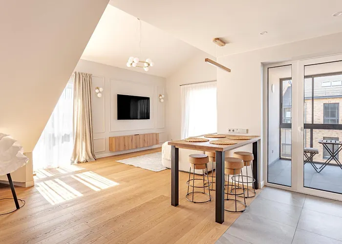 Modern 80kvm I Balcony I Parking I Cohost קלייפדה