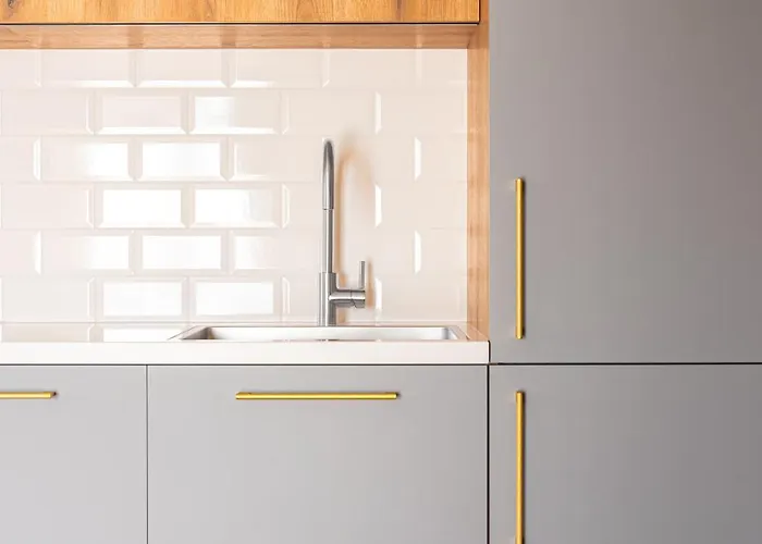 Modern 80kvm I Balcony I Parking I Cohost *