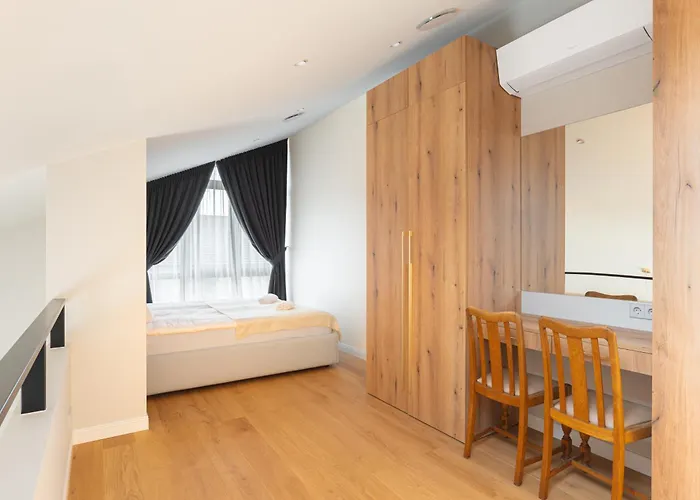 Modern 80kvm I Balcony I Parking I Cohost דירה קלייפדה