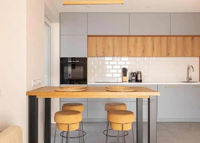 Modern 80kvm I Balcony I Parking I Cohost קלייפדה