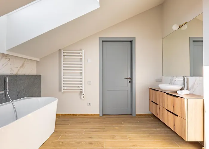 Modern 80kvm I Balcony I Parking I Cohost דירה *