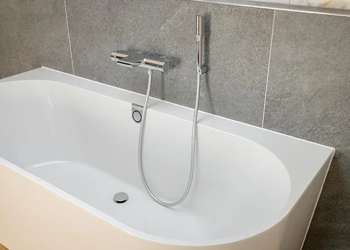 Modern 80kvm I Balcony I Parking I Cohost קלייפדה